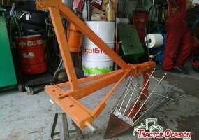 Sacapatatas manual para tractor monosurco