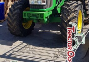 John Deere 6830