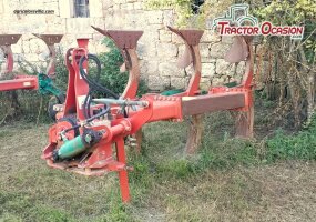 Arado trisurco reversible de 3 cuerpos