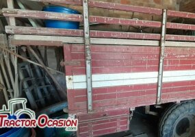 Remolque agrícola antiguo