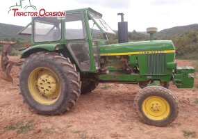 John Deere 3135