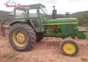 John Deere 3135
