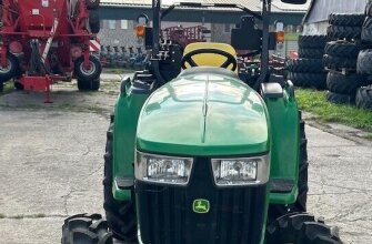John Deere 3038E