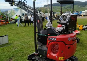 MINIRETROEXCAVADORA HAÜSER XR12-9 1.2T. KUBOTA 