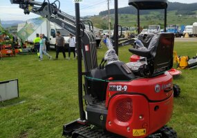 MINIRETROEXCAVADORA HAÜSER XR12-9 1.2T. KUBOTA 