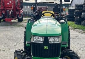 John Deere 3038E