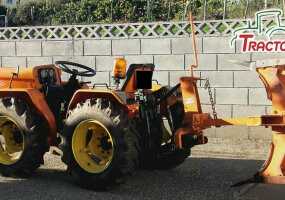 TRACTOR CON ARADO Y ROTOVATOR
