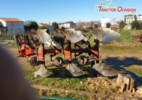 Arado Kverneland 3 vertederas