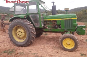 John Deere 3135